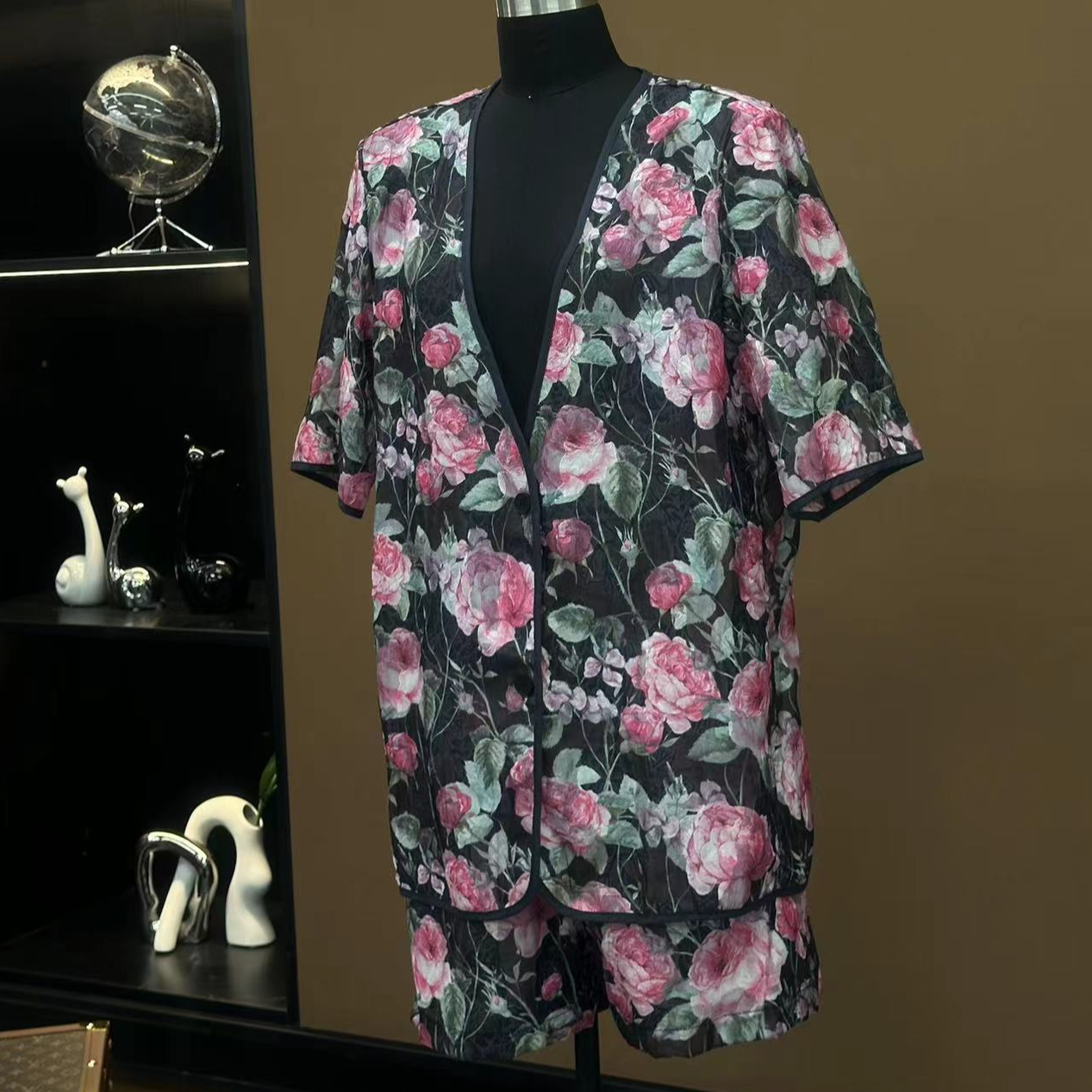 牡丹图案短袖上衣➕短裤两件套