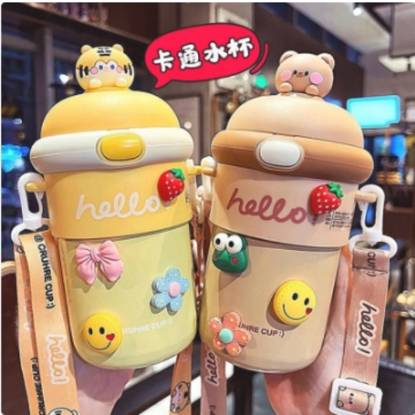 简约卡通网红可爱吸管保温杯户外斜跨水杯小学生便携水壶