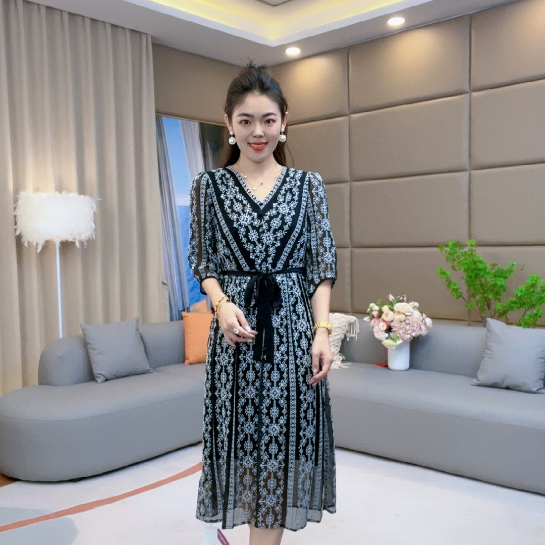 【火火精选】刺绣雪花图案法式V领气质时尚女士桑蚕丝连衣裙  90291