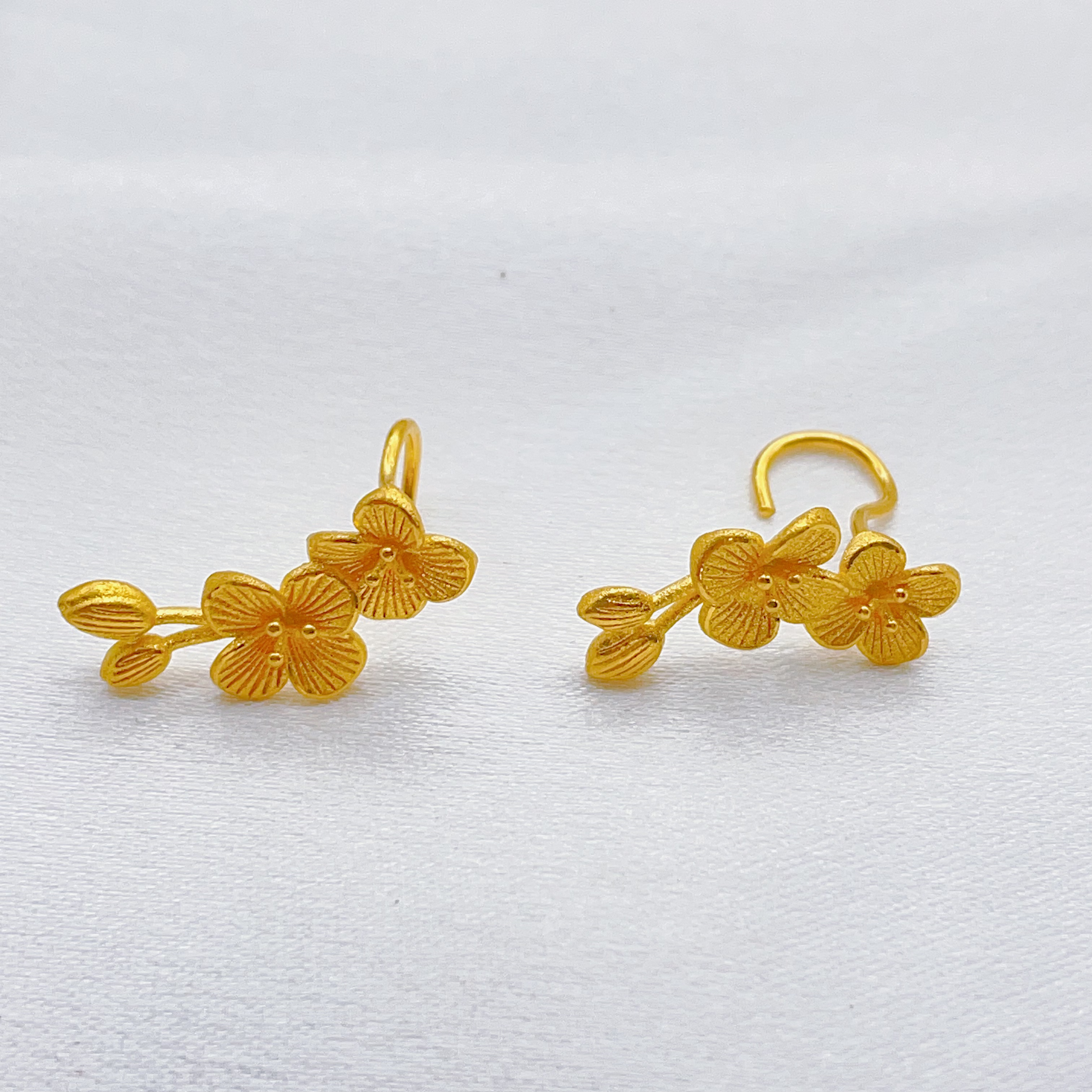 老庙足金2 精工5G工艺 时尚潮流 花朵弯钩耳钉 4.54克