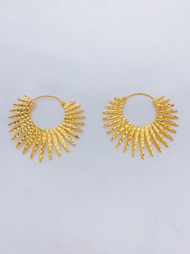 老庙黄金 足金 精工5G工艺 夸张港风亮面太阳 耳圈 11.93克