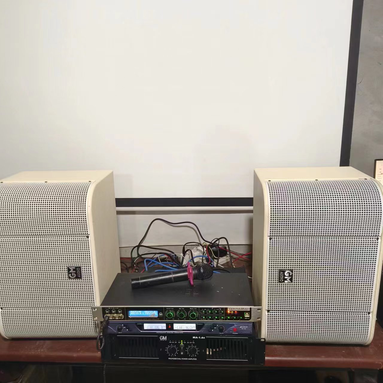 （二手 GM十寸卡包音箱＋GM功放一台＋阿尔法效果器＋话筒） 不包邮