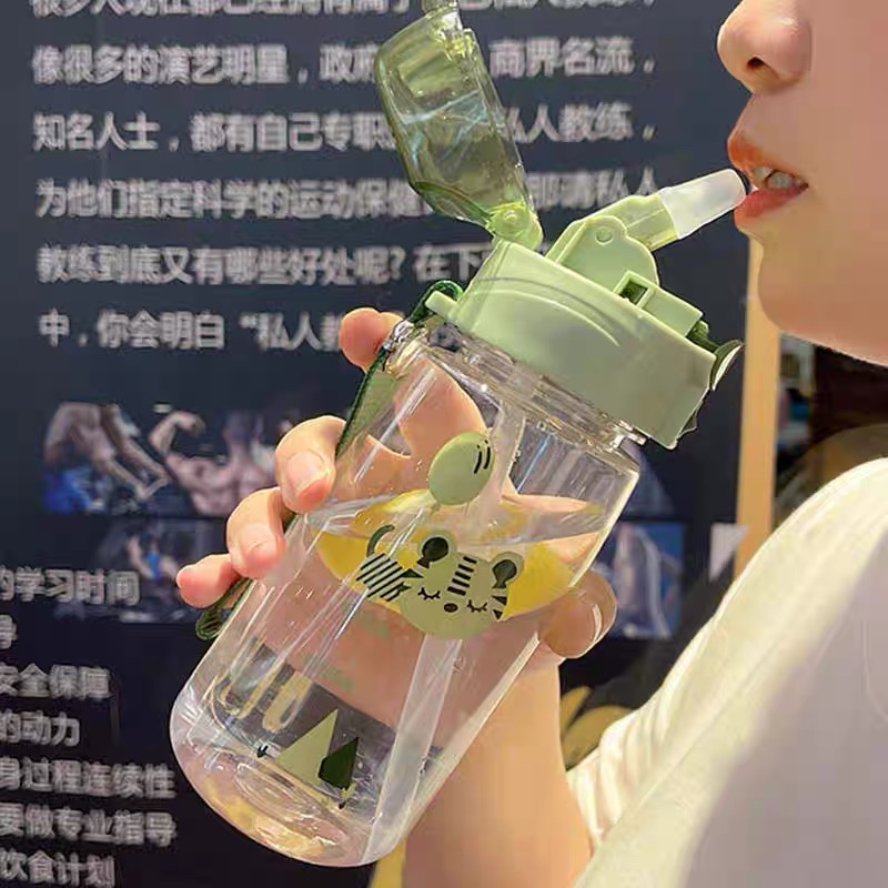 新款卡通弹跳盖塑料吸管杯带提绳刻度儿童水瓶耐热防摔不漏水杯子