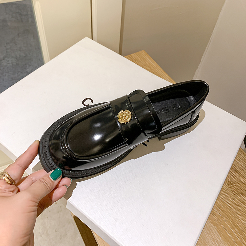 正品专柜贵贵山茶花金扣厚底单鞋圆头一脚蹬粗跟乐福鞋女百搭气质