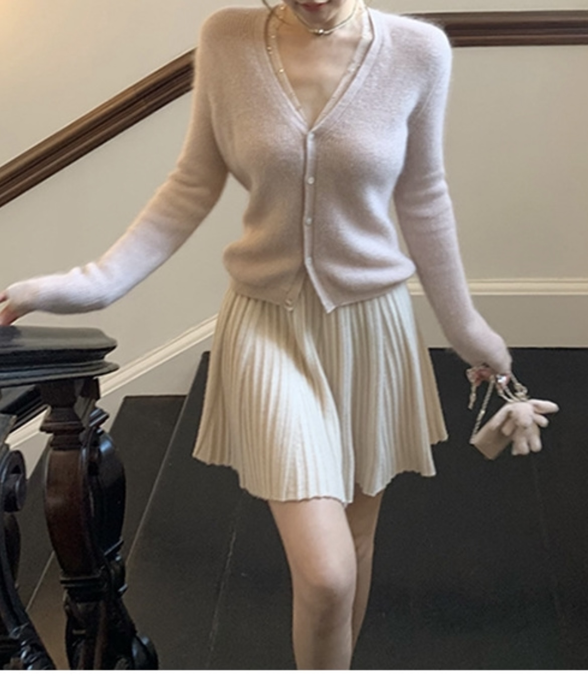 晴日告白贯穿衣橱百搭细褶羊 毛半裙女士秋季亨利气质V领背心短裙