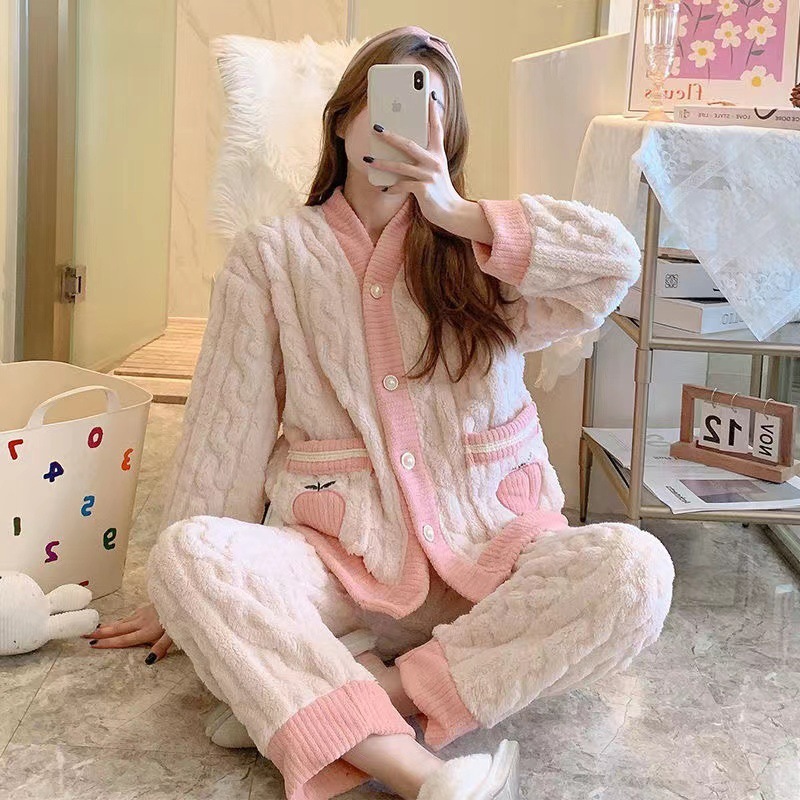 【现货现货】水密桃套装珊瑚绒小香风款加厚保暖外穿家居服冬