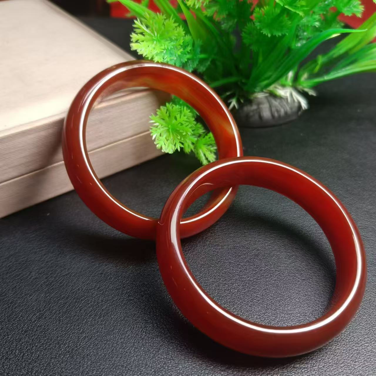 A5138天然珠宝-沁血牛黄宝玛瑙手镯（多样性发一）