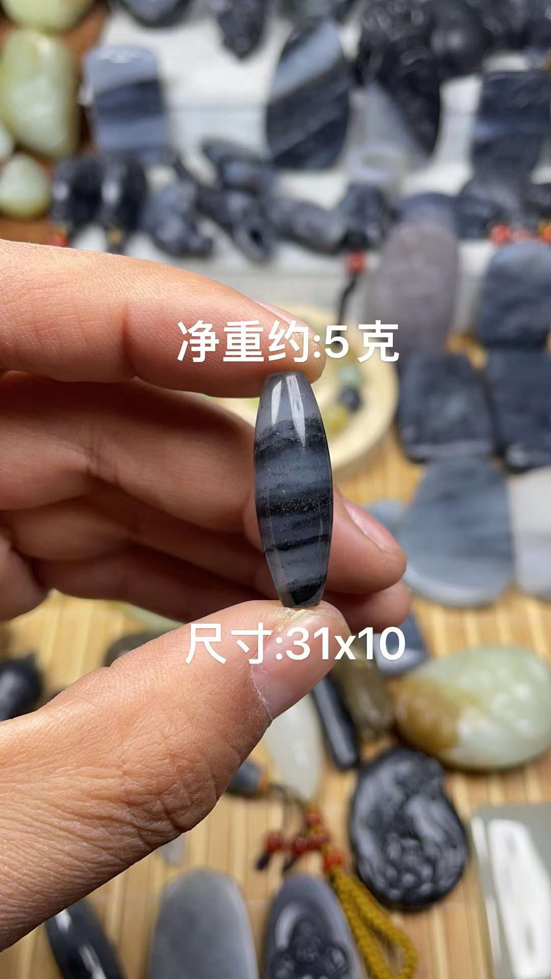 天然和田玉籽料青花黑白相间勒子吊坠