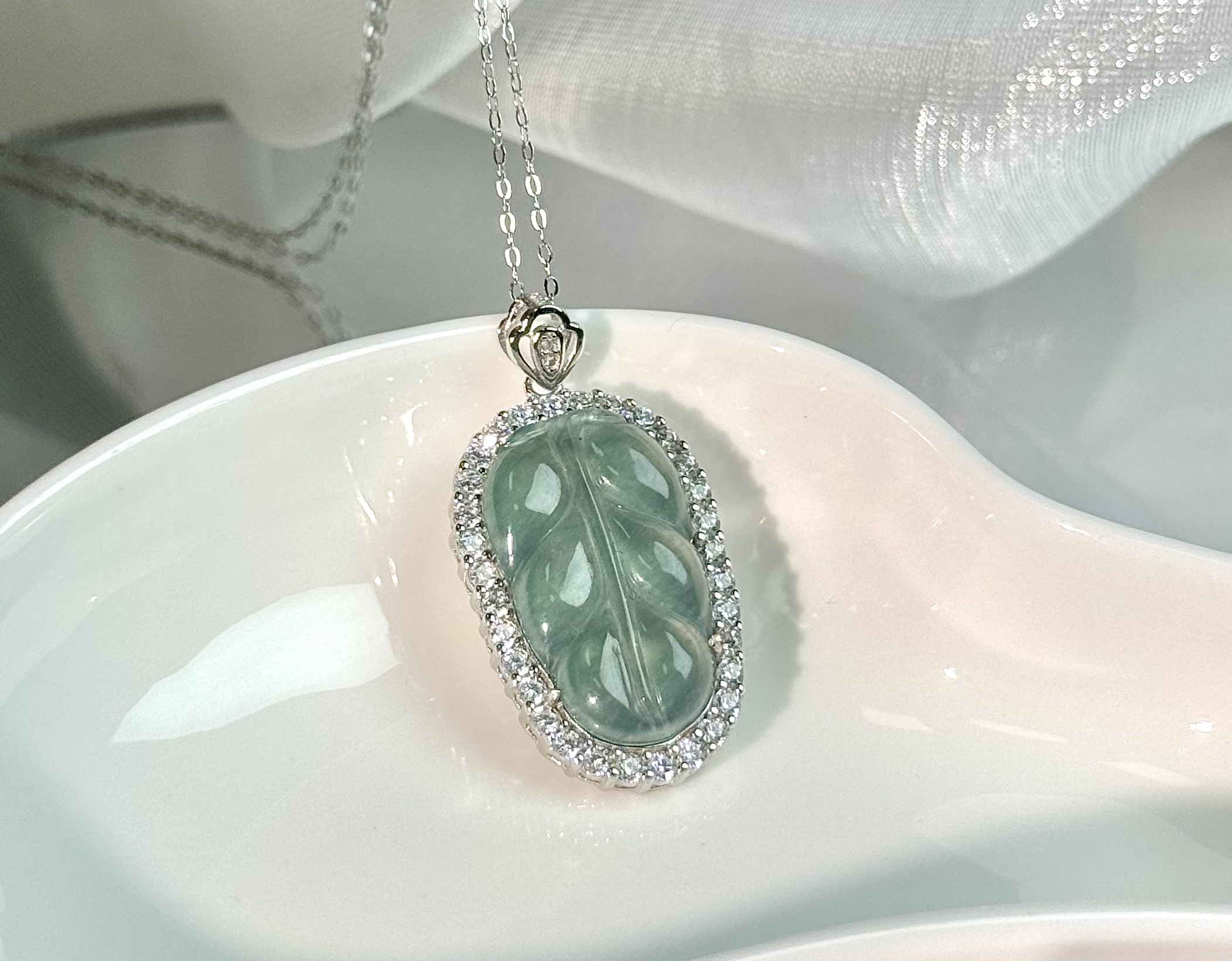 天然冰种翡翠银镶金枝玉叶冰透叶子吊坠