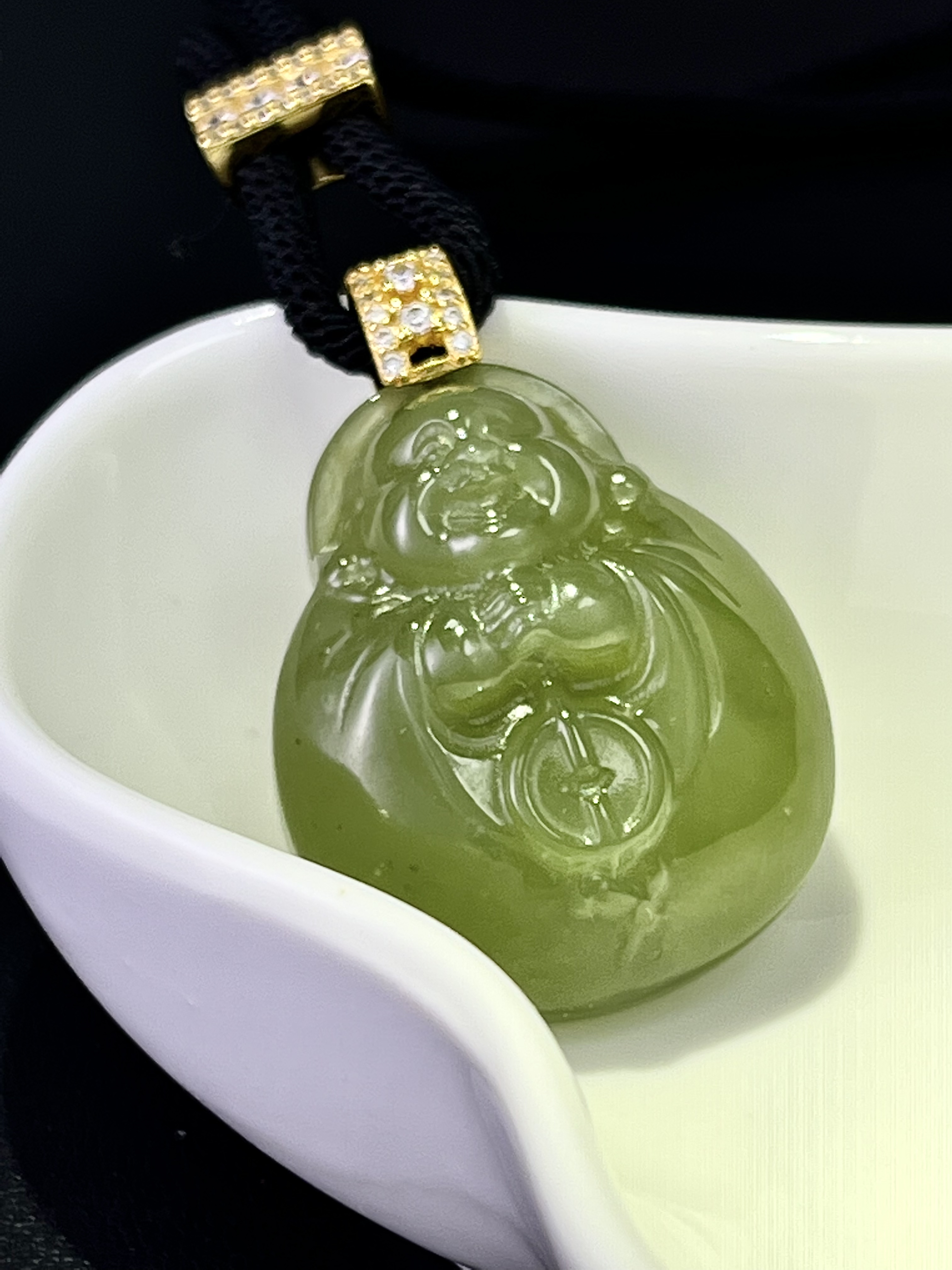 天然和田玉若羌黄口牛油果绿银镶抱抱佛吊坠