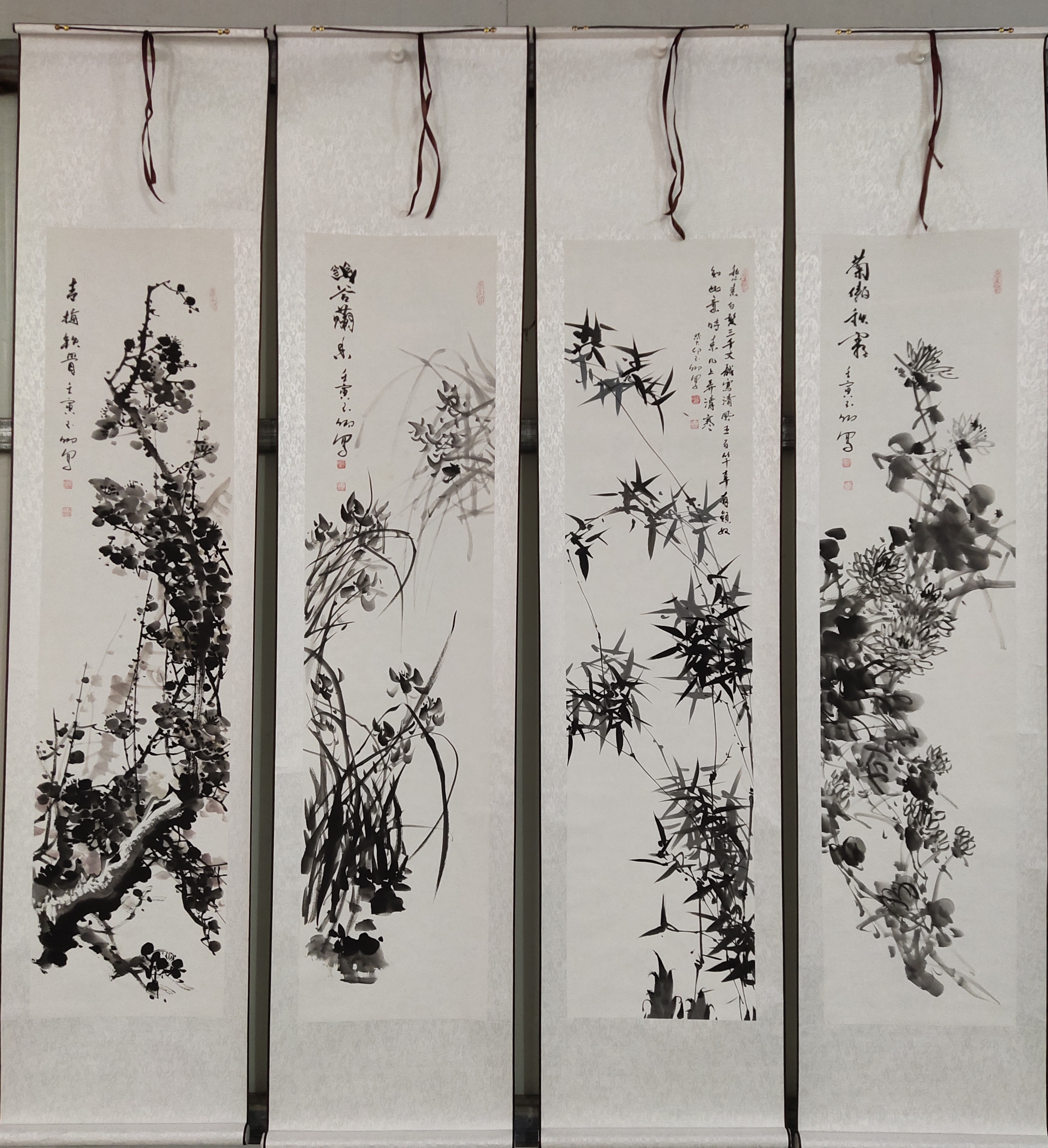 刘玉卿纯手绘梅兰竹菊四条屏，每条高136Cm，宽34Cm