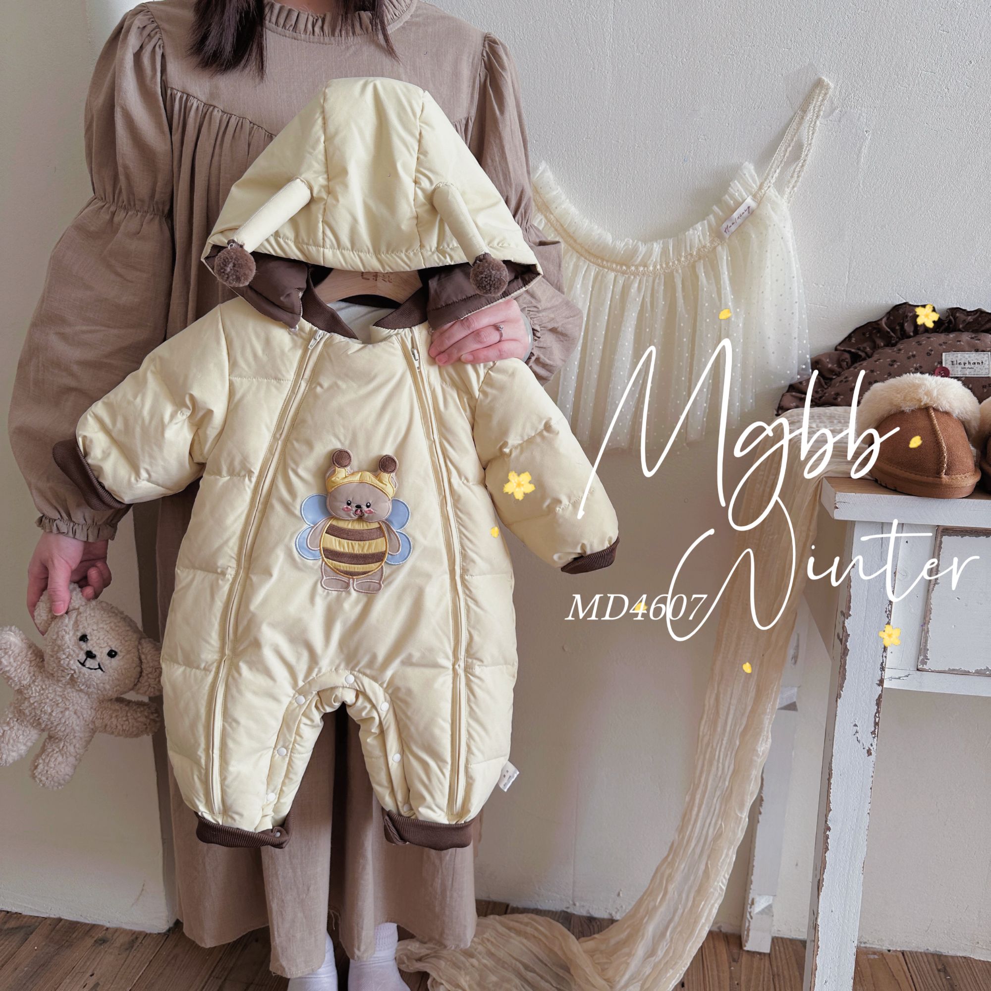 婴儿冬季婴儿连体衣卡通萌趣韩版双拉链小蜜蜂羽绒保暖哈衣4607