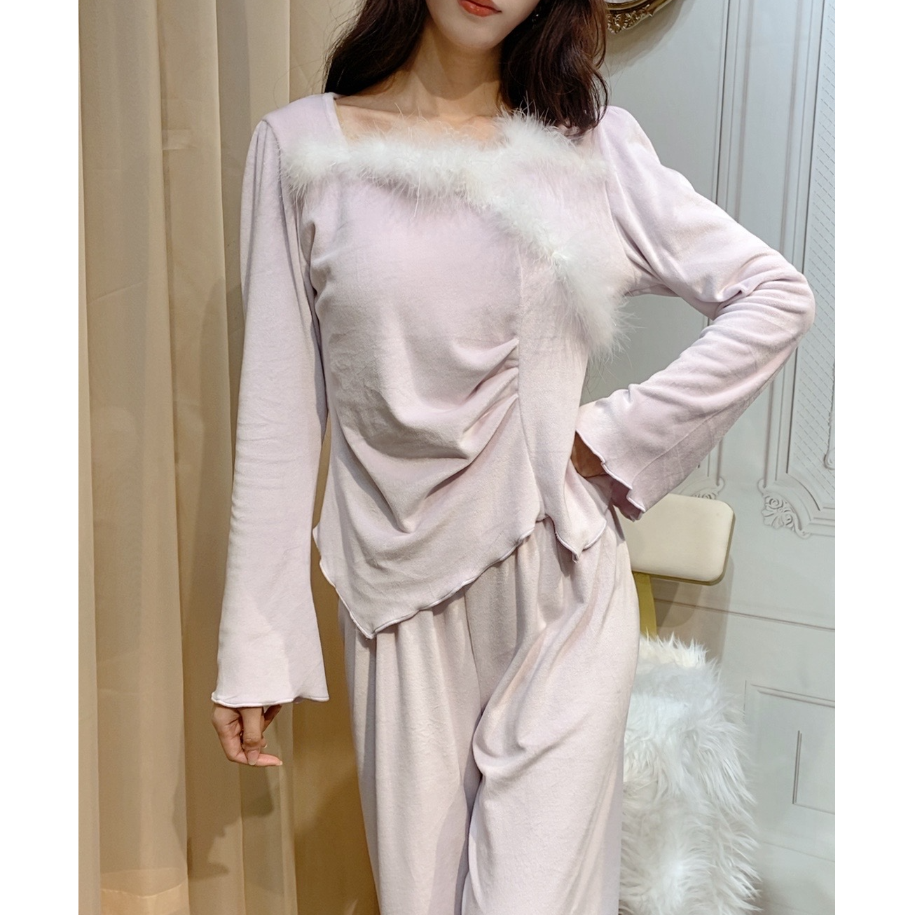 妮娜舒适海岛绒舒适带胸垫精美舒适长袖长裤家居服睡衣套装