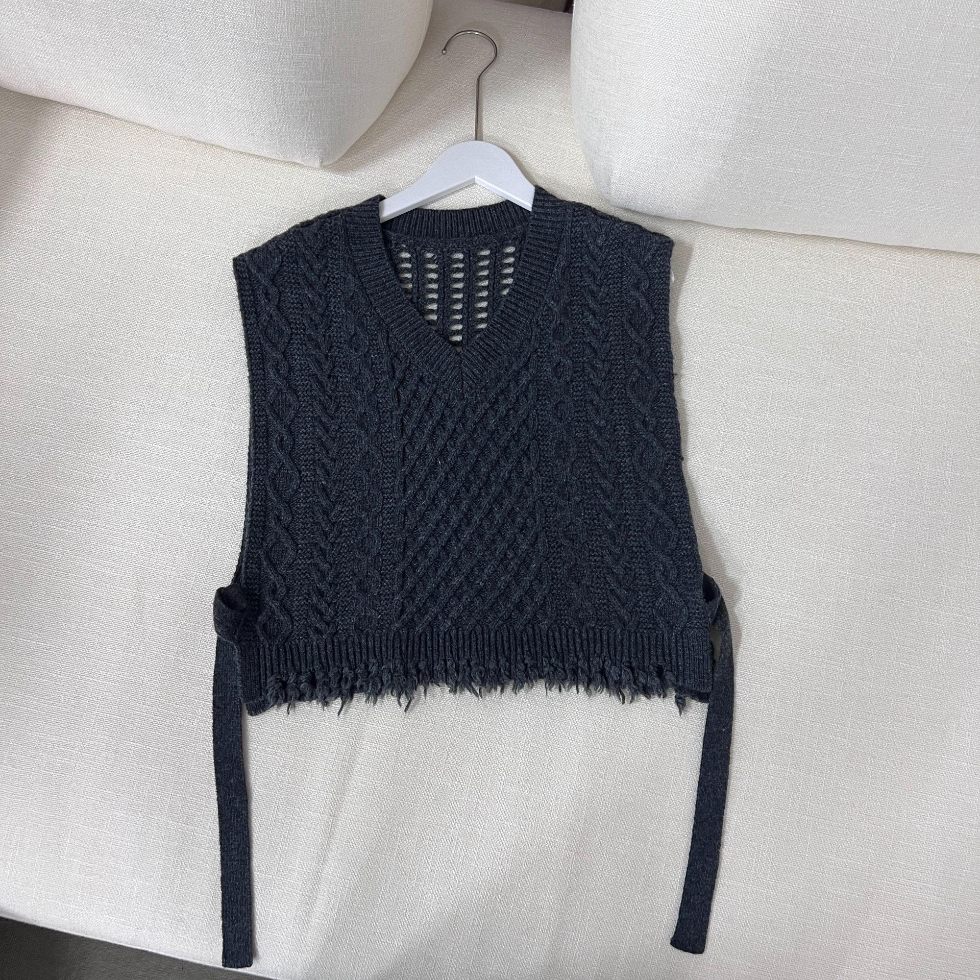 纯色缕空设计感上衣 J30