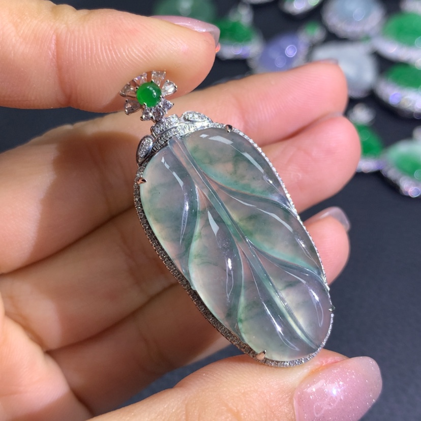 【闪购商品】翡翠颈饰18K金镶嵌叶子