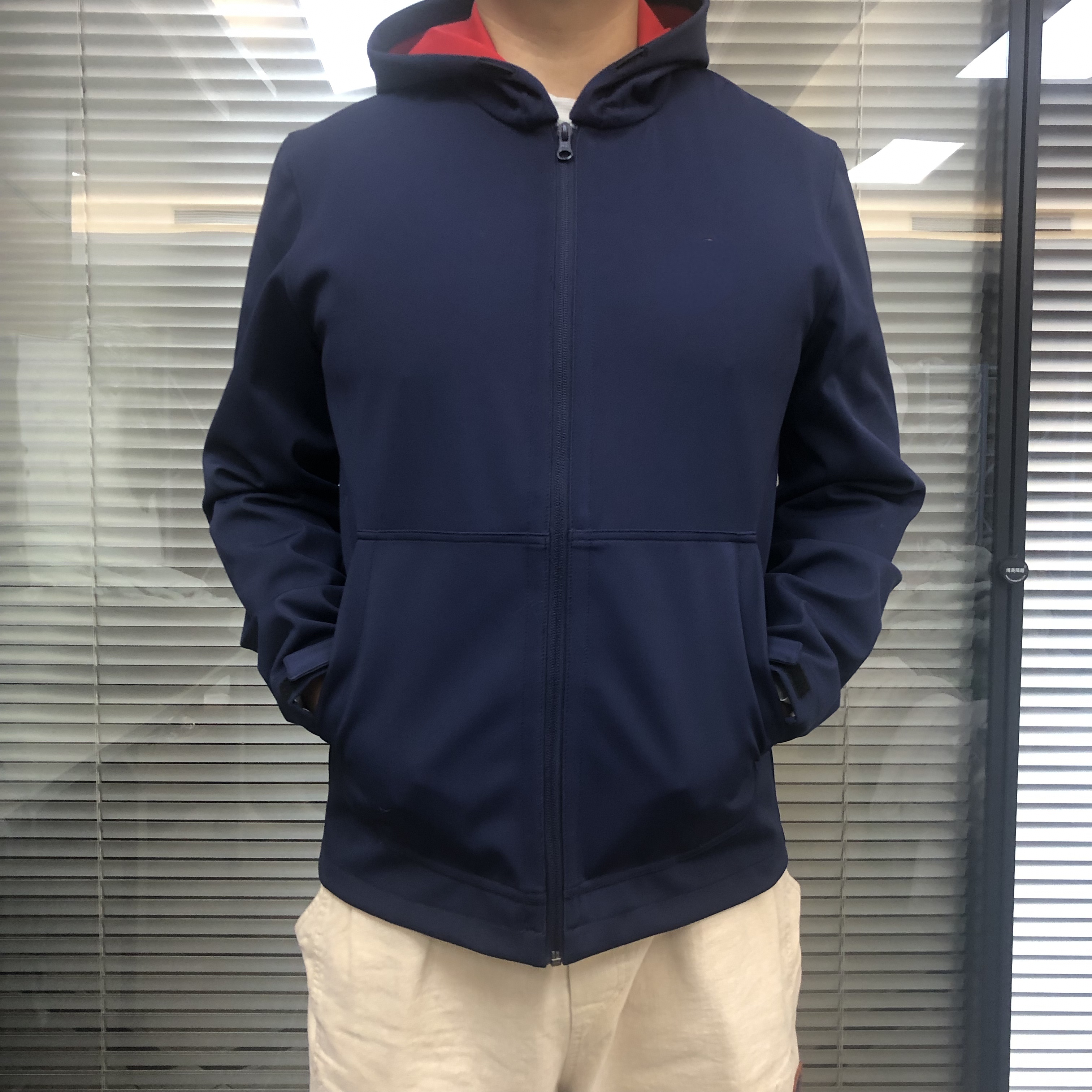 领先欧洲25春款微瑕捡漏荷兰轻奢弹力软壳刺绣连帽外套户外休闲