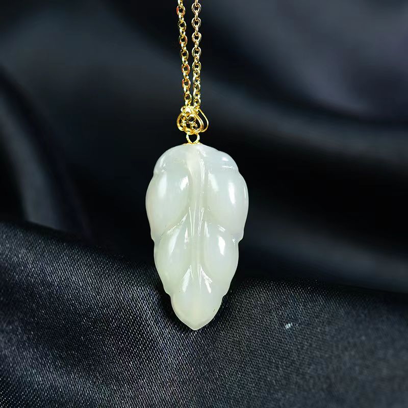 18K金镶和田玉气质饱满叶子吊坠*s016