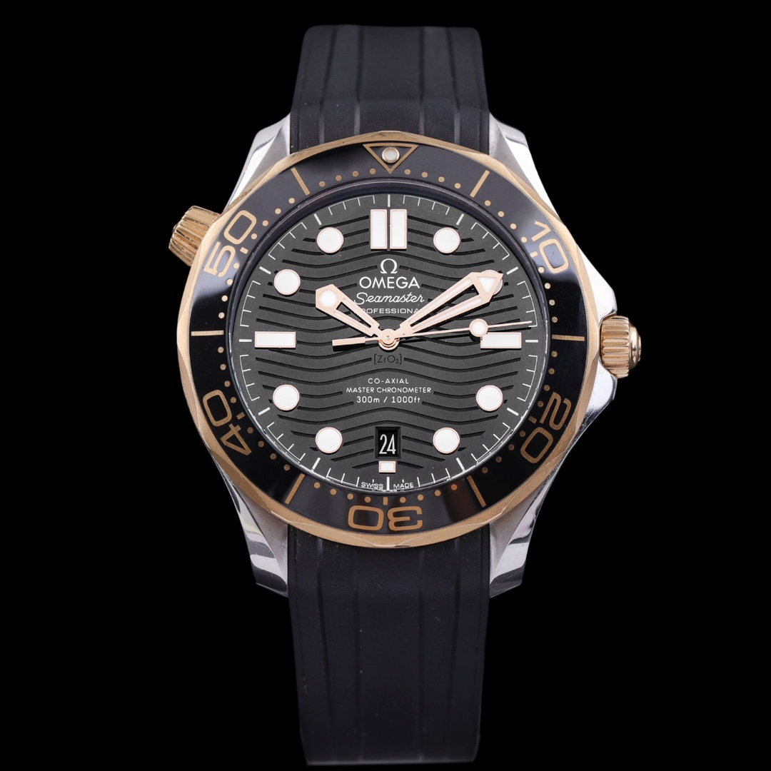 95新 欧米茄 间金海马300 自动机械男表 表径42mm21年无盒