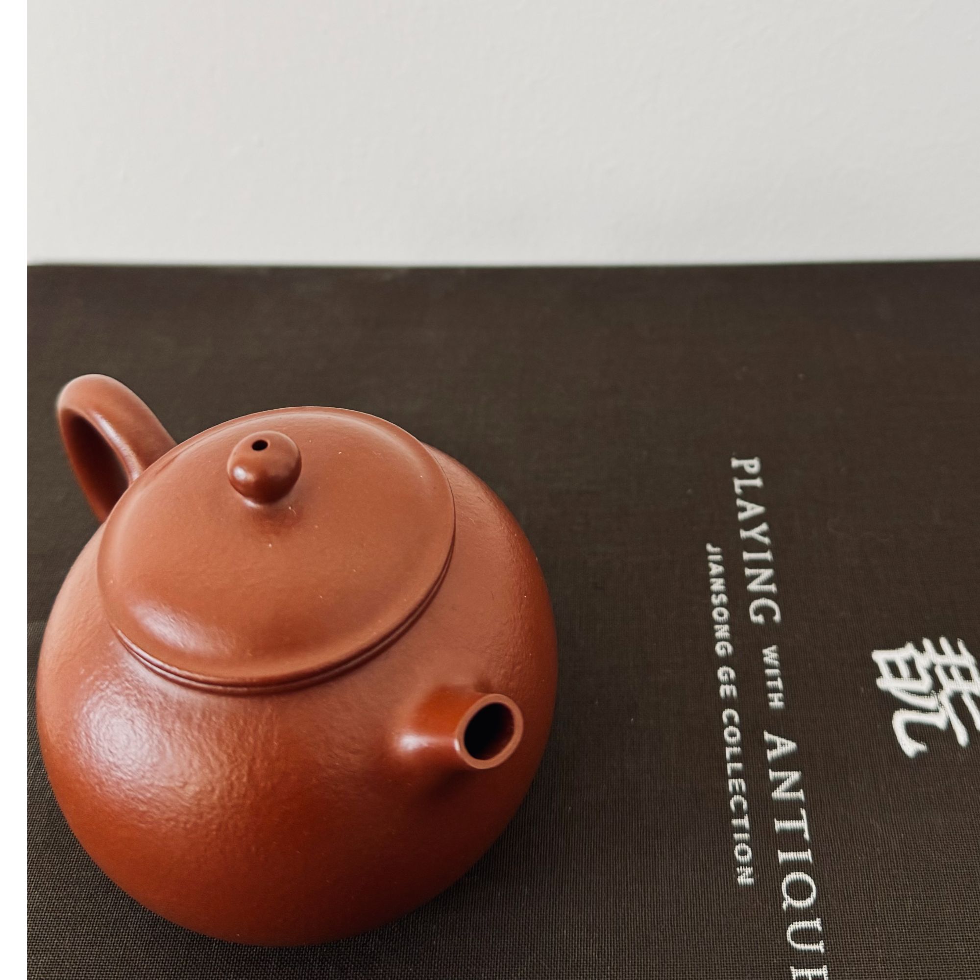 全手工壶   拾玉   泥料：朱泥    200CC   蒋雍君老师设计督造