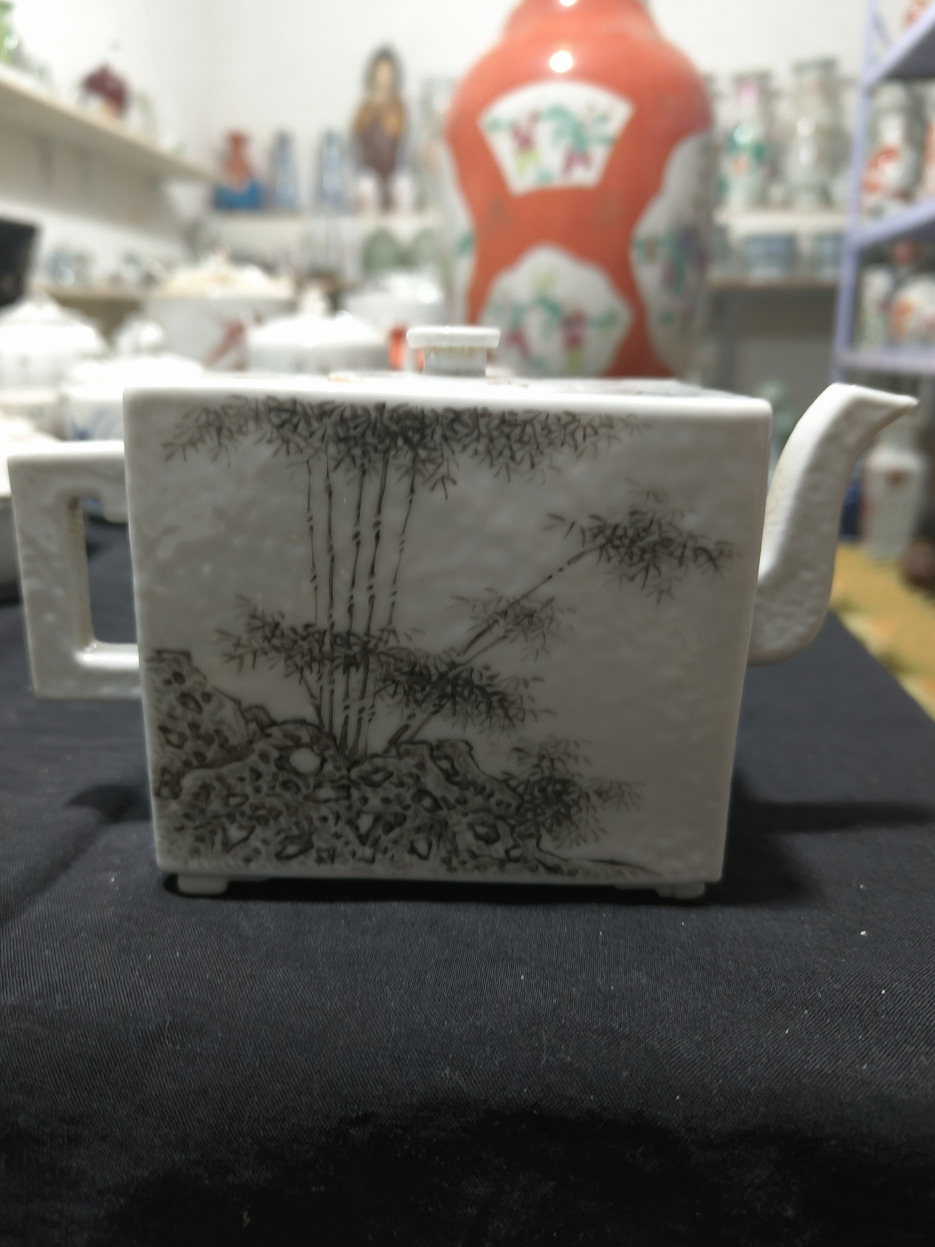 手绘山水画片四方壶