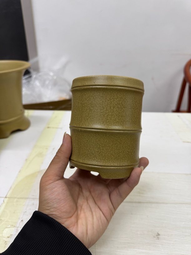 宜兴紫砂段泥竹节圆形花盆三脚底底撑8.5x11的尺寸段泥花盆