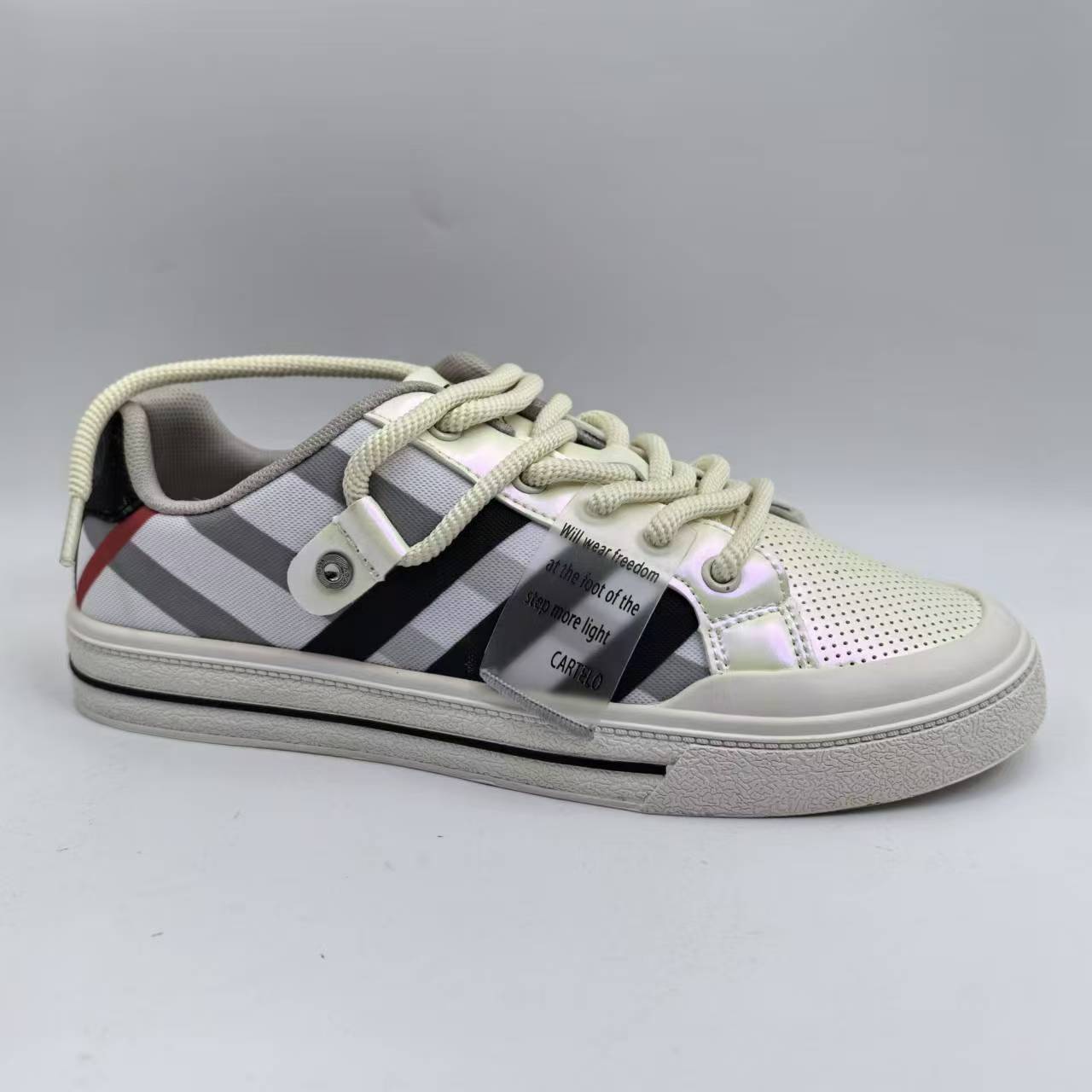 C061-2珍珠白休闲板鞋情侣款