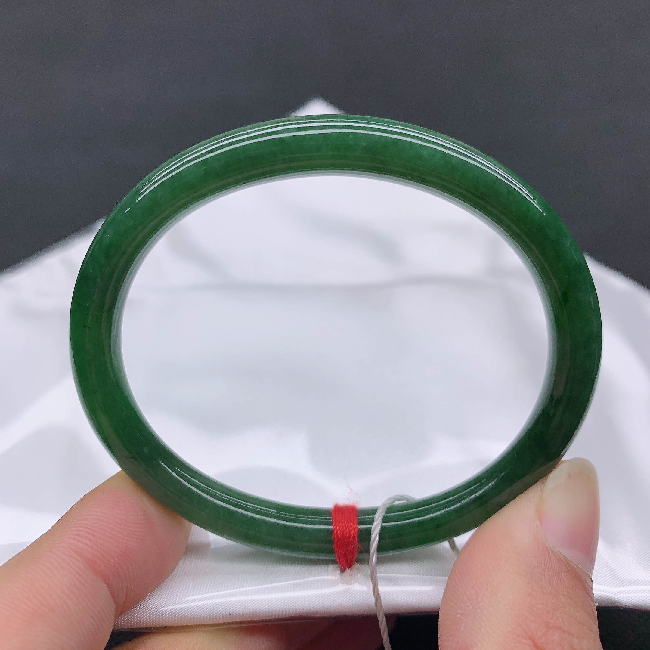 2531天然翡翠A货冰润时尚精美满绿菠菜绿冰阳绿贵妃手镯（55圈口）