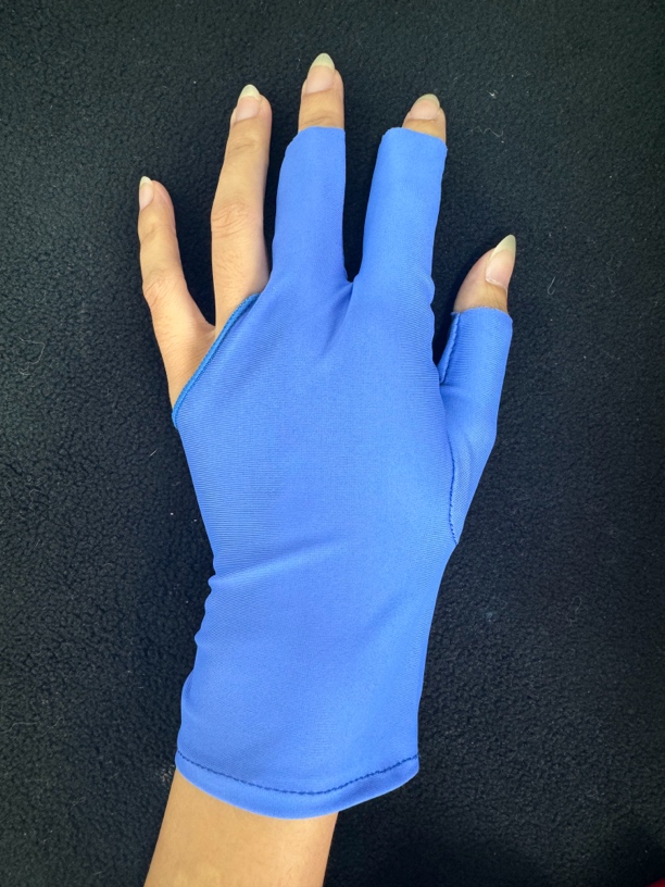 碧恩三指露指手套（颜色随机，左手佩戴）