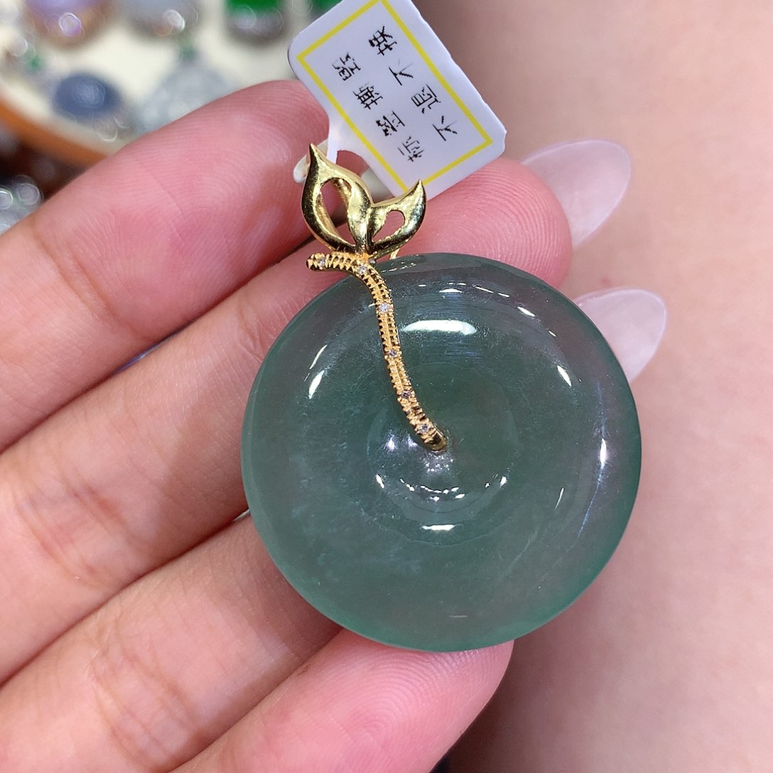 翡翠吊坠(赠链)18K金镶嵌