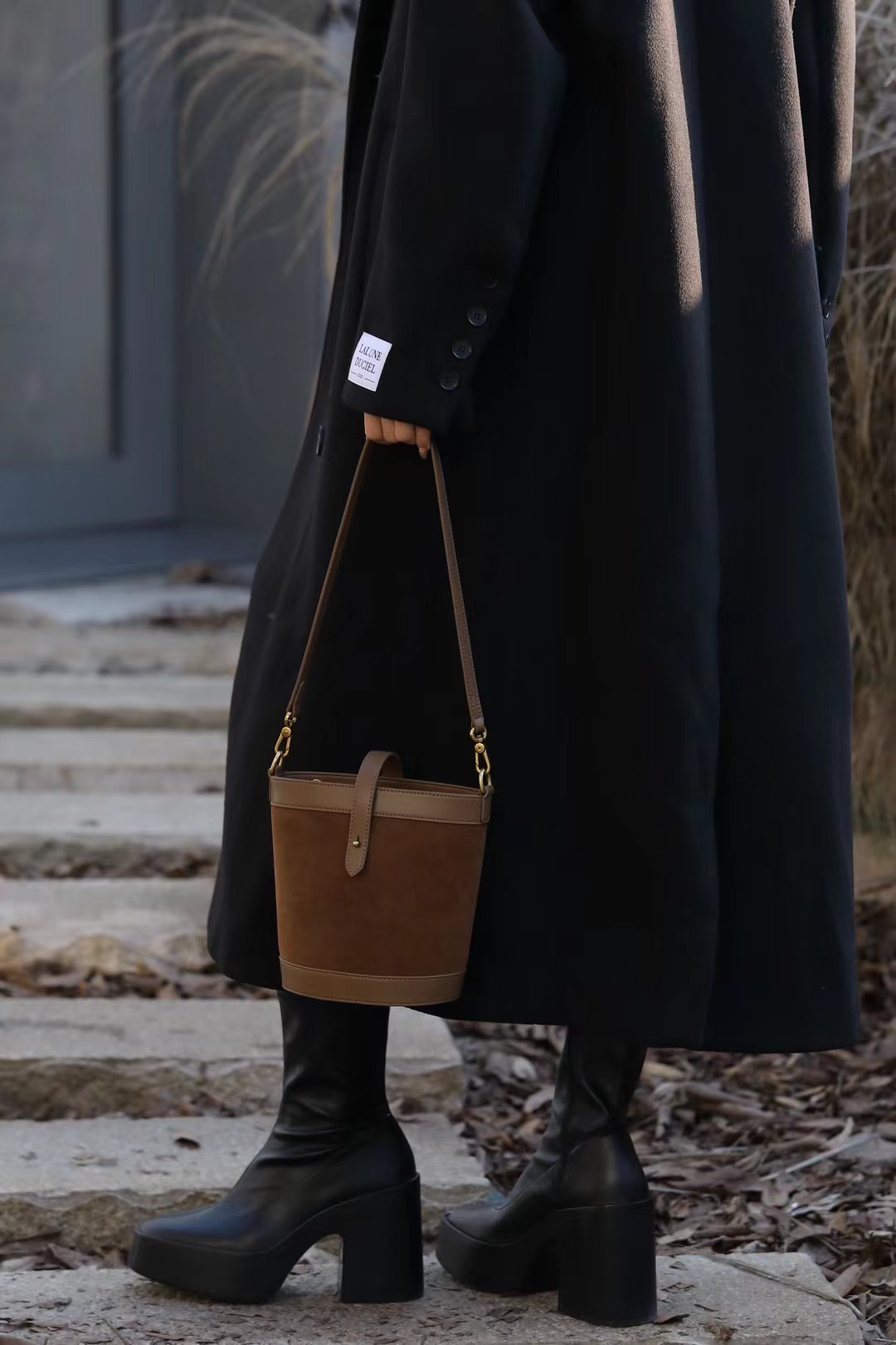 秋冬新款磨砂牛皮配真皮水桶包