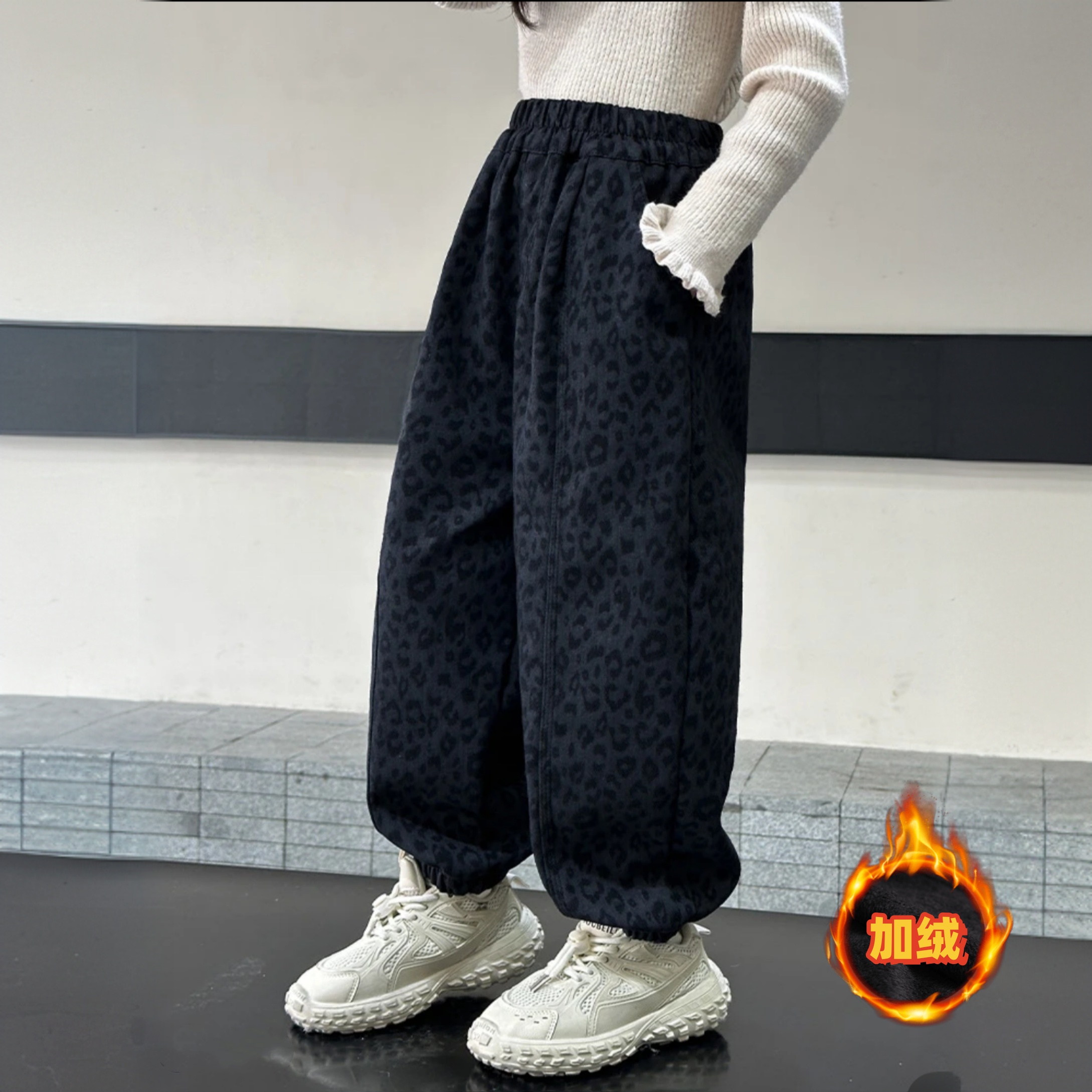 男女童裤子条绒裤新款2025春季儿童洋气中大童宽松加绒豹纹长裤