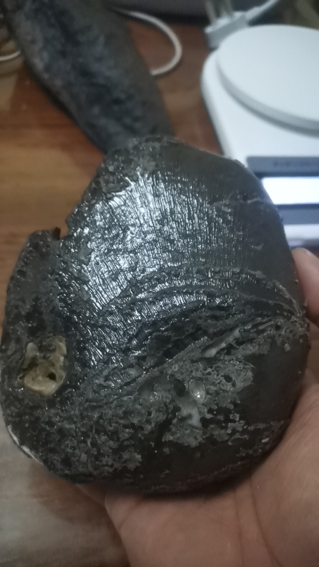 伊犁定向玻璃原石，无裂无损，发丝溶流线，熔融冲击脉，油亮外壳