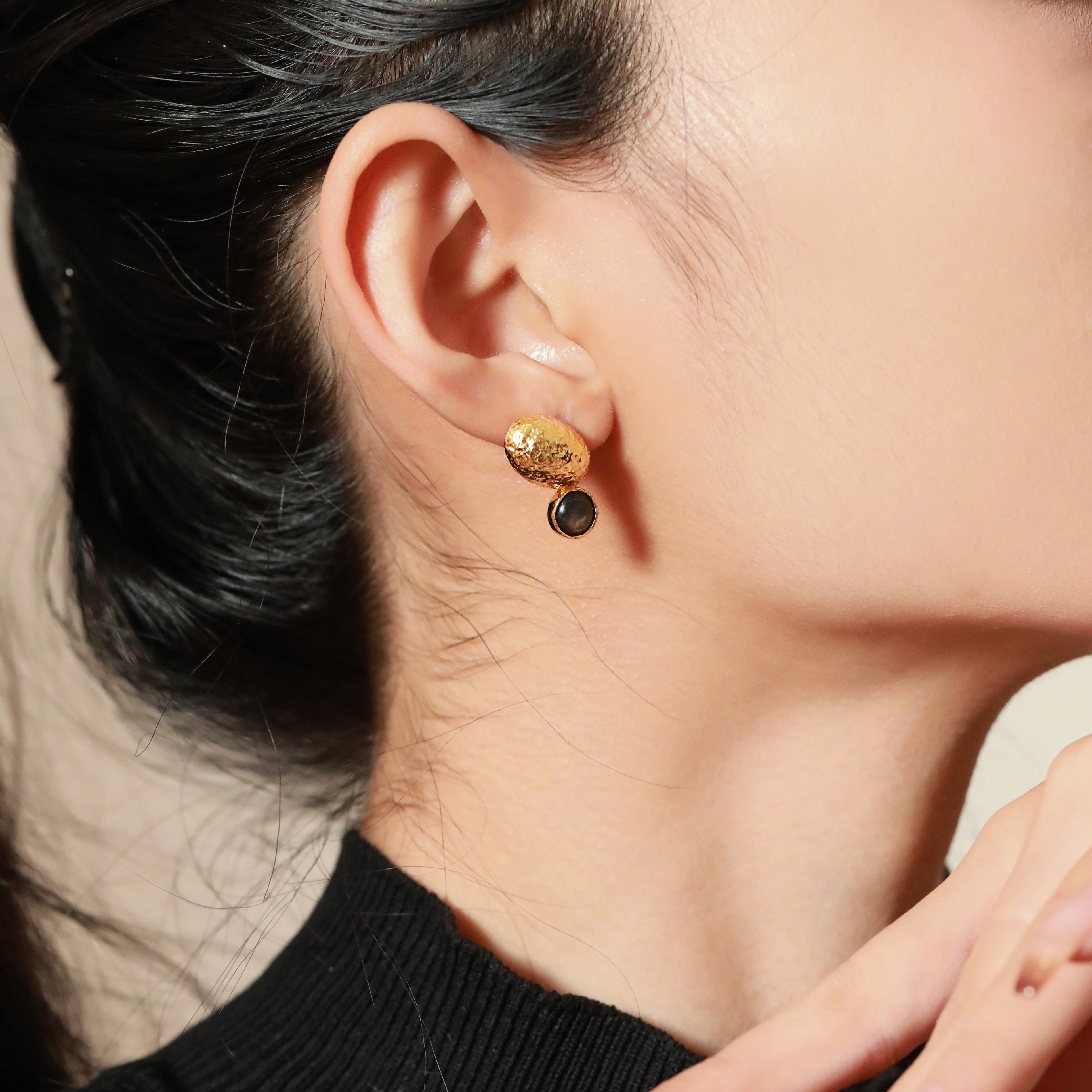 925银耳饰 E22172 肌理蛋形黑锆不对称耳环耳钉