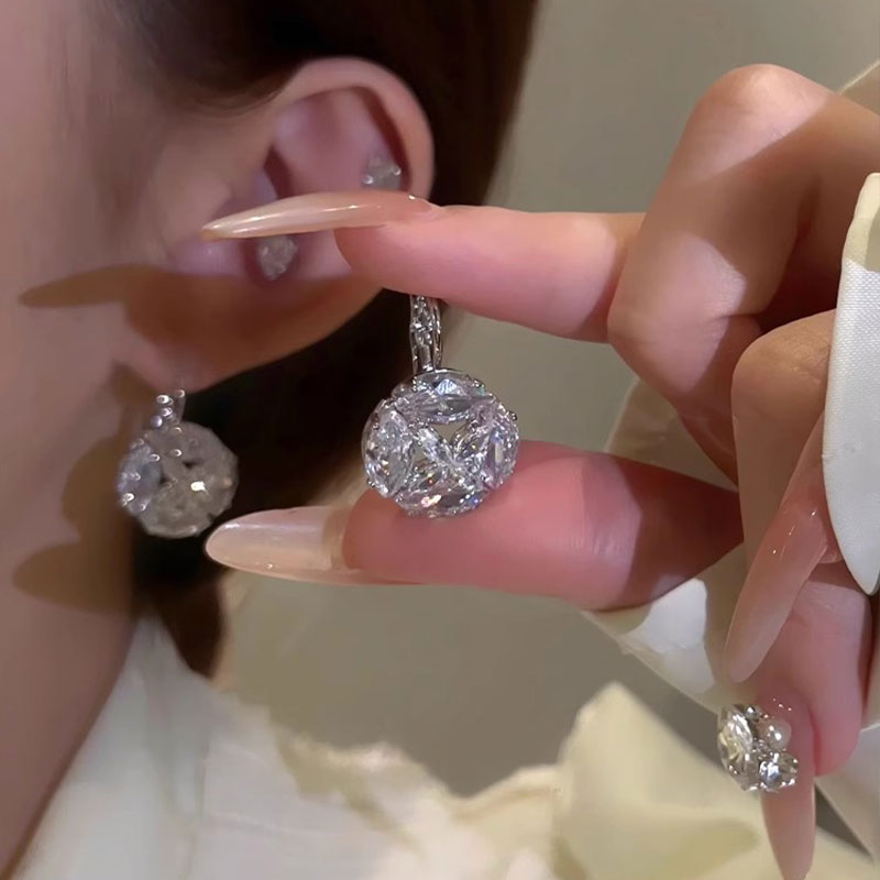 太心动啦~法式锆石几何圆形耳环新款超闪小众设计高级感耳钉4190