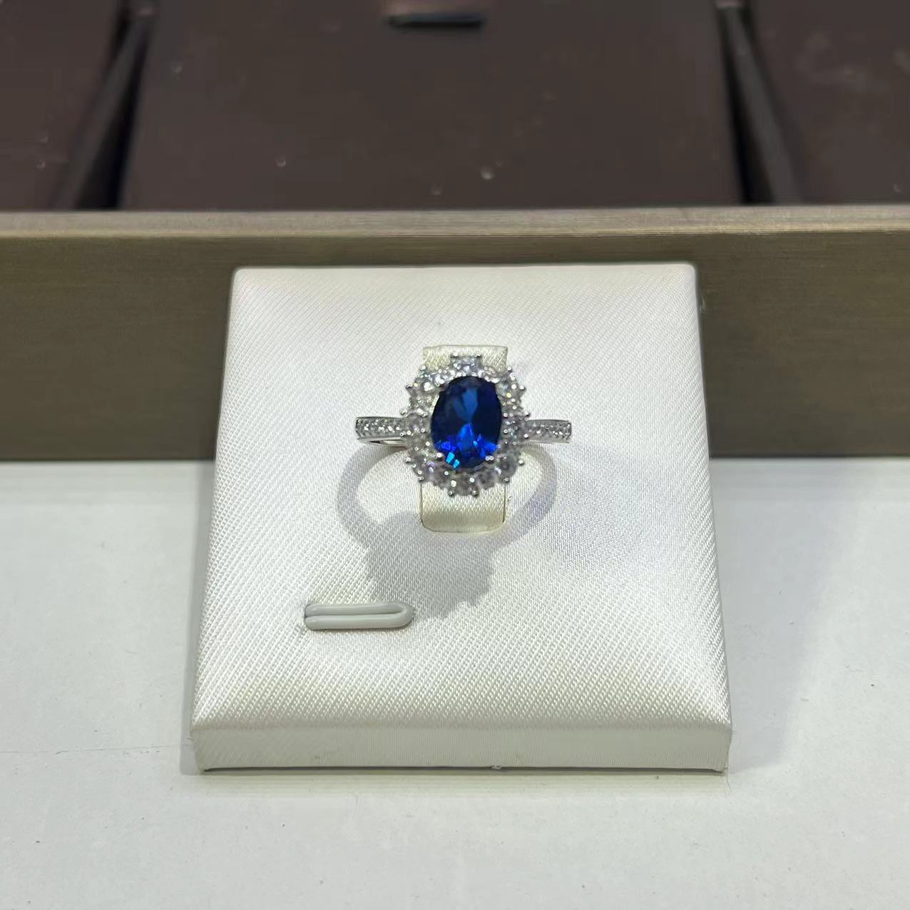 925银莫桑石戒指 太阳花蓝戒指.