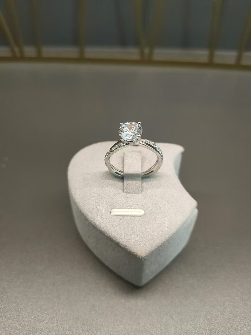 925银莫桑石戒指 半镶麻花四爪钻戒.xx049