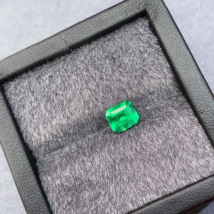 【闪购商品】祖母绿裸石未镶嵌用****61.39ct