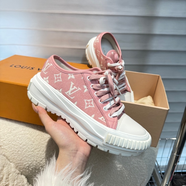 99新/LOUIS VUITTON/路易威登/lv/ Squad时尚运动鞋 36码/公价1w2