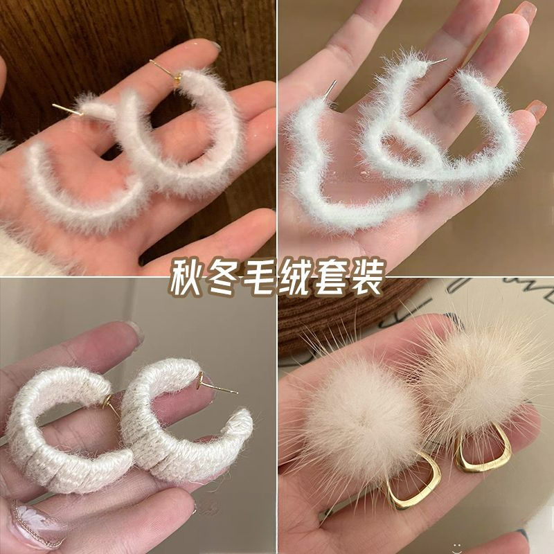 秋冬白色毛绒绒耳圈韩国新款潮小众设计气质高级感显瘦耳环耳饰女