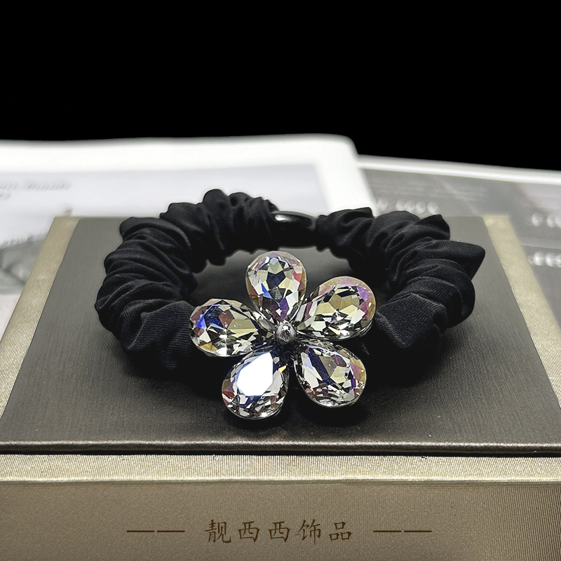 12177 轻奢气质五瓣花炫彩面膜发圈