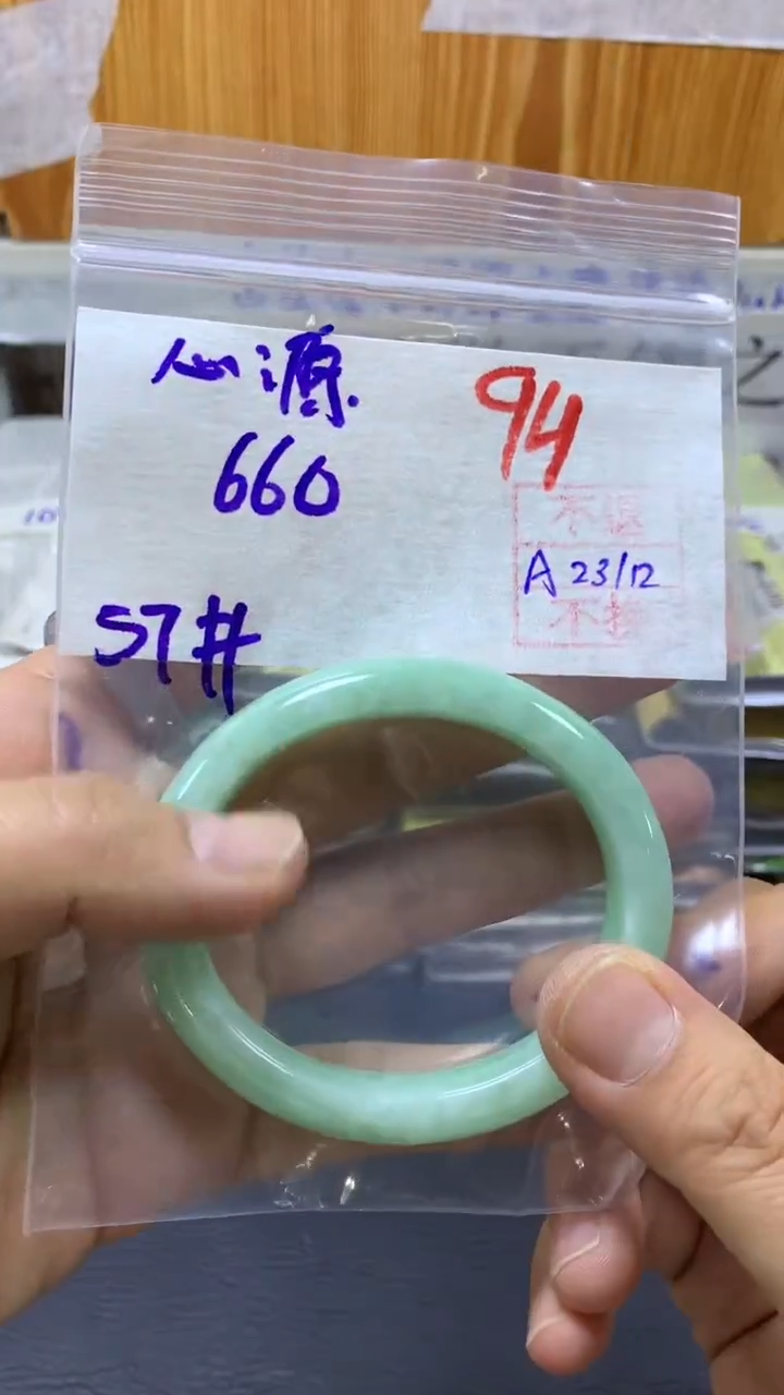 【闪购商品】定制翡翠未镶嵌多样性手镯不退不换