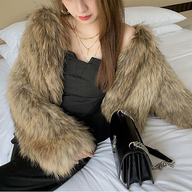 貉子毛外套女短款2023冬长袖年轻高奢新款炸街显瘦网红款