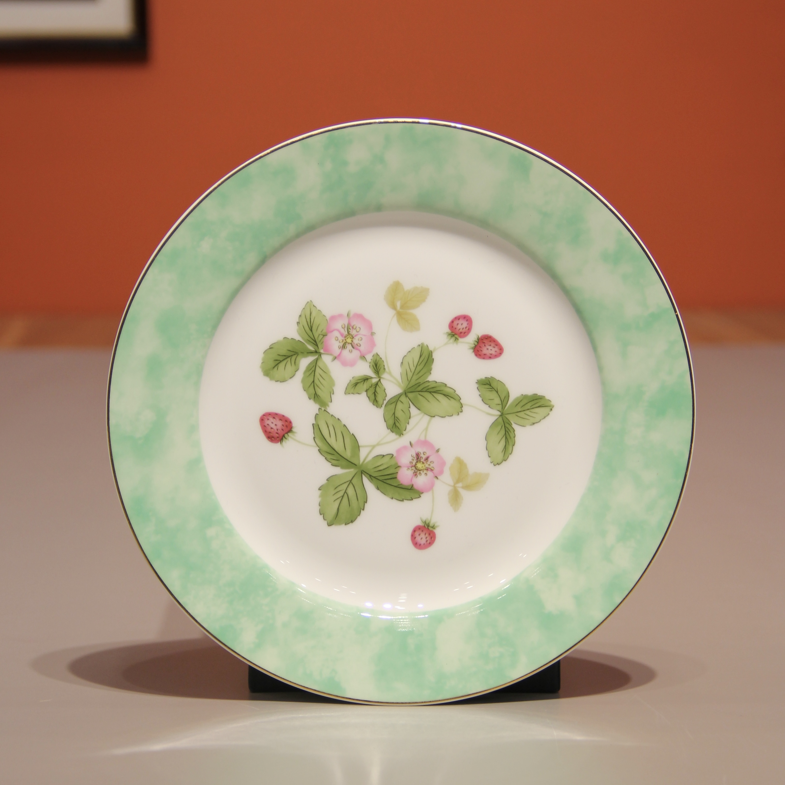 F35野草莓黑宝瓶绿色晕染系列新款WAIKIWOOD直径21骨瓷平盘4305