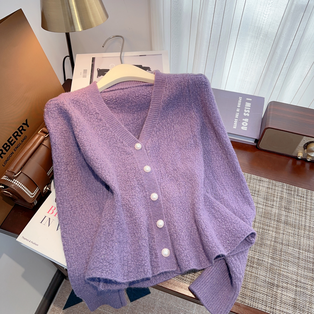 法式珍珠扣V领针织开衫上衣女秋冬加厚设计感荷叶边毛衣短款外套