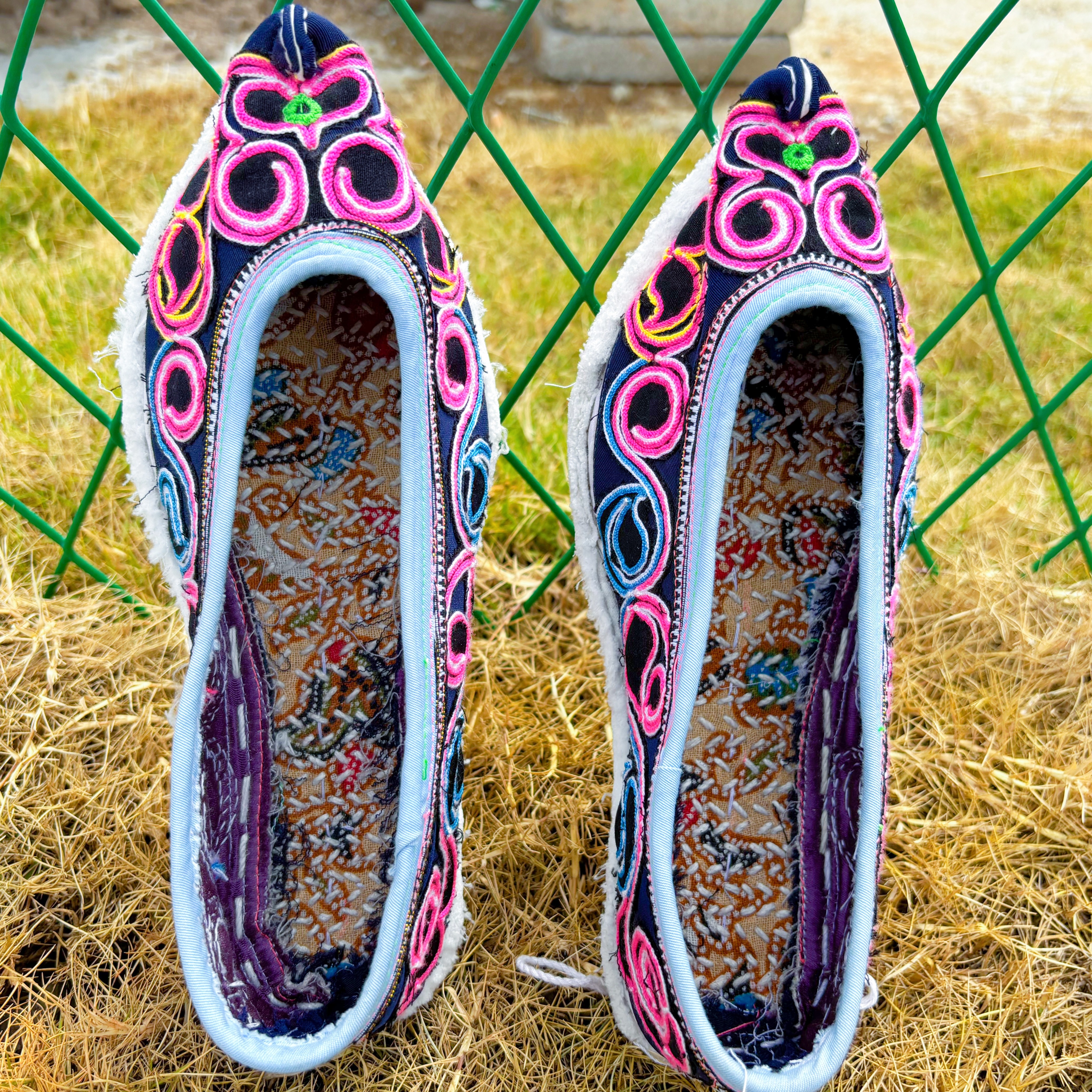 贵州喇叭苗族辫线绣千层底绣花鞋全新