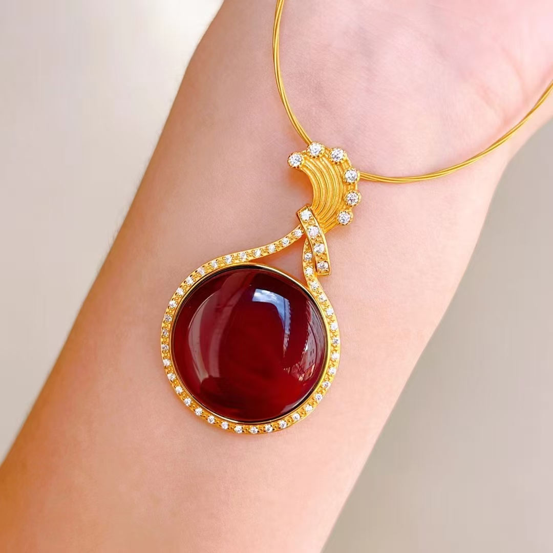 净水血珀圆蛋面吊坠925银镀金镶嵌款