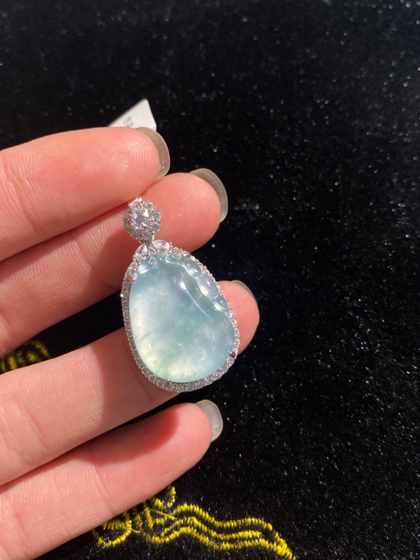 缅料天然翡翠A货 福瓜吊坠