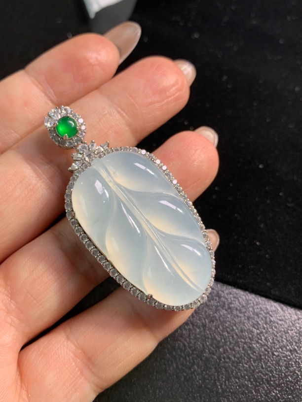 天然翡翠A货缅料高冰大叶子吊坠