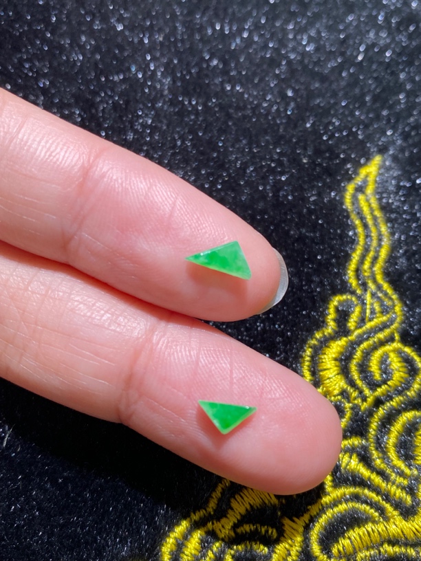 天然翡翠A货缅料阳绿随形裸石一对6.6-3.4-2.0/7.8-3.9-2.1