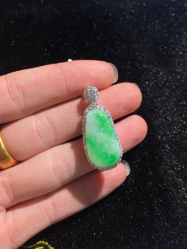 缅料天然翡翠A货 如意吊坠